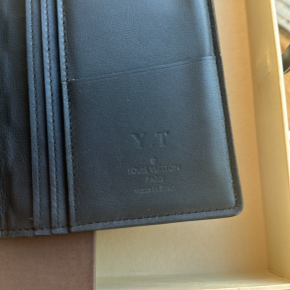 Louis Vuitton Monogram Mahina large hobo. With wallet - Picture 6 of 7